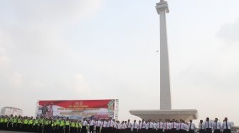 Kapolri Jenderal Pol Tito Karnavian dan Panglima TNI Marsekal TNI Hadi Tjahjanto bersama-sama memimpin apel Operasi Terpusat Ketupat 2018 di Lapangan Monas, Jakarta Pusat, Rabu (6/6/2018). [Suara.com/Oke Atmaja]