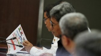 Menteri Koordinator Bidang Pembangunan Manusia dan Kebudayaan (Menko PMK), Puan Maharani, menggelar rapat persiapan Asian Games dan Asian Para Games 2018 dengan kementerian dan stakeholders terkait di kantor Kemenko PMK, Jakarta, Rabu (6/6/2018). [Suara.com/Oke Atmaja]