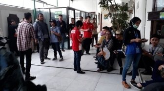 Dukung Tio Pakusadewo, Aming hingga Jajang C Noer Geruduk PN Jaksel