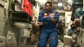 Di Luar Angkasa, Begini Cara Astronot Muslim Beribadah Ramadan