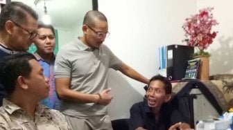 Berkepala Pelontos, Sandiaga Cek Arus Mudik di Terminal Rambutan