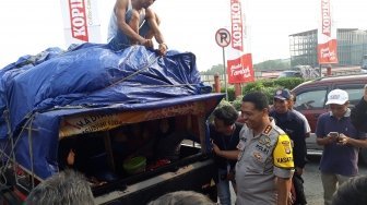 Keluarga Ini Nekat Mudik ke Madura Pakai Mobil Bak Terbuka