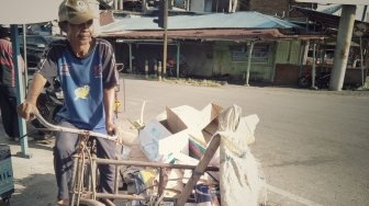 Lek Rohim Ingin Beli Baju Lebaran Tapi Takut Mati Besok