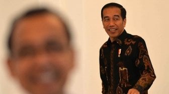 Mudik Lancar, Anak 10 tahun Kasih Gambar Avengers ke Jokowi