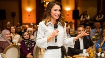 Inspirasi Busana Lebaran dari Ratu Rania