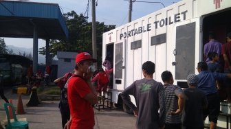 Pemudik Keluhkan WC Umum di Pelabuhan Merak Berbau Busuk