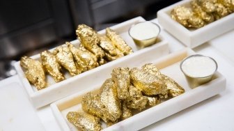 Chicken Wings Ini Dilapisi Emas 24 Karat, Tertarik Coba?