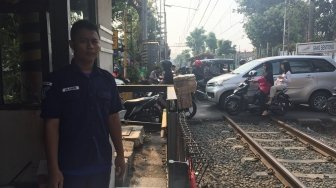 Kisah Alimin, 5 Kali Lebaran Jaga Nyawa di Perlintasan Kereta Api