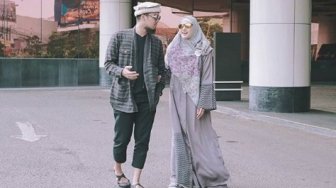 8 Pasangan Selebriti yang Hijrah Bersama Ini Jadi Inspirasi