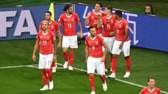 Para pemain Swiss merayakan gol Steven Zuber (14) ke gawang Brasil. KHALED DESOUKI / AFP