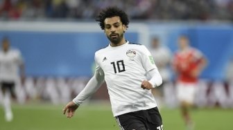 Bintang Timnas Mesir, Mohamed Salah beraksi di laga kontra Rusia (GABRIEL BOUYS / AFP)