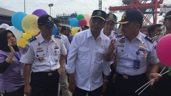 Banyak Balon Warna-warni, Menhub Sambut Pemudik di Tanjung Priok