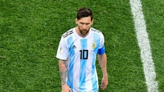 Ekspresi kekecewaan kapten Timnas Argentina, Lionel Messi usai timnya dipermalukan Kroasia 0-3 (Martin BERNETTI / AFP)