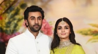 Ranbir Kapoor dan Alia Bhatta Resmi Jadi Suami Istri, Kareena Kapoor Jadi Saksi