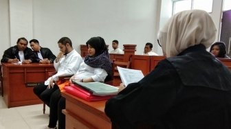 Elvy Sukaesih Tutup Akses Putrinya Bertemu Dhawiya