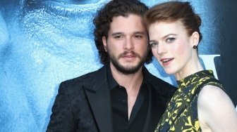 Bintang Game of Thrones Kit Harington - Rose Leslie Resmi Menikah