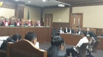 Sidang Tuntutan, Tak Ada Senyum dari Bibir Bupati Cantik Rita