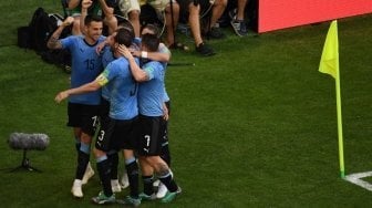 Pemain Uruguay Edinson Cavani menjebol gawang Rusia di pertandingan Grup A Piala Dunia 2018 yang digelar di Samara Arena, Senin (25/6/2018) [AFP]