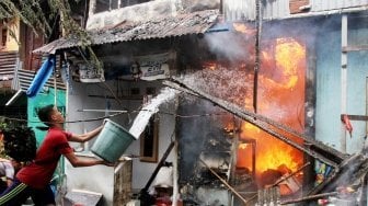 Kebakaran di Kelurahan Tanah Tinggi, Jakarta, Selasa (26/6).