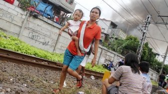 Kebakaran di Kelurahan Tanah Tinggi, Jakarta, Selasa (26/6).