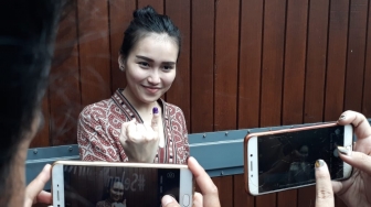 Ikut Nyoblos Pilgub Jabar 2018, Ini Pilihan Ayu Ting Ting