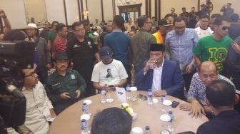 Aksi Bobotoh Sambut Keunggulan Ridwan Kamil