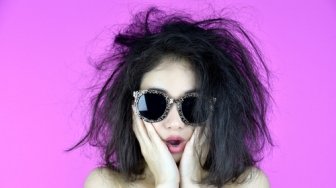 Serangan Bad Hair Day Bisa Dihindari dengan Cara Ini