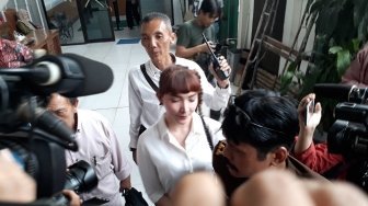 Jalani Sidang, Roro Fitria Irit Bicara