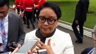 Menlu Retno Marsudi Sambut 80 WNI yang Dievakuasi dari Ukraina