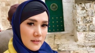 Mulan Jameela Nangis Lihat Jokowi - Prabowo Berpelukan