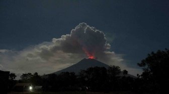 Erupsi Gunung Agung, Ratusan Penumpang Meradang di Bandara Soetta