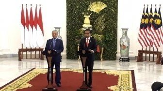 Disopiri Mahathir Ngebut 180 Km/jam, Jokowi Ngaku Tidak Takut