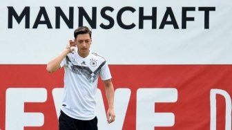 Mesut Ozil Masih Terngiang Mimpi Buruk di Kazan Arena