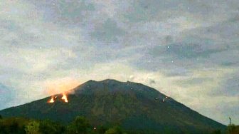 Pagi Ini, Gunung Agung Kembali Erupsi, Ketinggian Abu 2.000 Meter