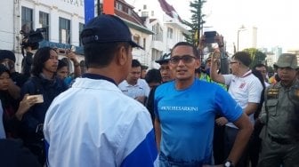 Sembari Bersepeda Sandi Tinjau Proyek Revitalisasi Kali Besar