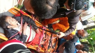 Jatuh dari Tebing Setinggi 20 Meter, Kakek Ini Ditemukan Selamat