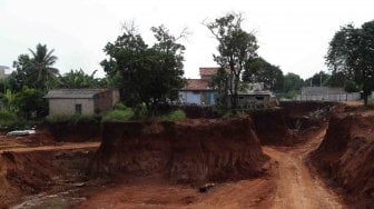 Pembangunan Tol Cijago terhambat pembebasan lahan (Suara.com/Muhaimin A Untung)