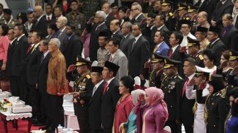 Presiden Joko Widodo (Jokowi) dan Wapres Jusuf Kalla saat hadir di acara Peringatan Hari Bhayangkara ke-72 di Istora Senayan, Jakarta, Rabu (11/7/2018). [Suara.com/Muhaimin A Untung]