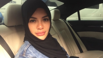 Kembali Pakai Hijab, Nikita Mirzani Banjir Pujian Netizen