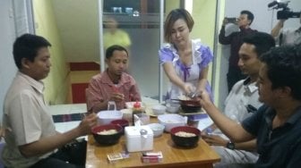 Mencicipi Lezatnya Bakmi Janda, Semua Karyawannya Janda Lho!