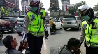 Tabrak Polwan Istri Wawalkot Depok, Nasrullah Nangis Minta Maaf