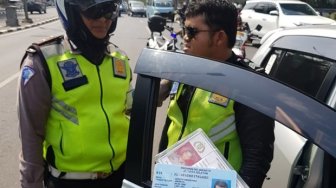 Tubuhnya Janggal, Mahasiswa Ini Tepergok Jadi Polisi Abal-abal