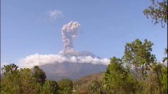 Pagi Ini Sudah Dua Kali Gunung Agung Meletus