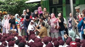 Anak SD Bertanya ke Anies : Pak Gubernur Anaknya Berapa?