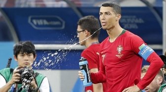 Ini Alasan Ilmiah Pemain Sepak Bola Hobi Memuntahkan Air Minum