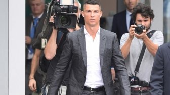 Borong Sneakers di Jepang, Segini Uang yang Dihabiskan Ronaldo