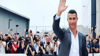 Detik-detik Cristiano Ronaldo Menyapa Tifosi Juventus