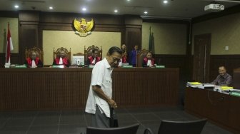 Mantan Wakil Presiden Boediono bersaksi dalam sidang lanjutan kasus korupsi pemberian Surat Keterangan Lunas (SKL) Bantuan Likuiditas Bank Indonesia (BLBI) dengan terdakwa Syafruddin Arsyad Temenggung di Pengadilan Tipikor, Jakarta, Kamis (19/7). Sidang tersebut beragendakan pemeriksaan saksi dari JPU KPK. [suara.com/Muhaimin A Untung]