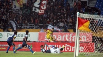 Sriwijaya Dilumat Arema, Keangkeran Jakabaring Ternoda