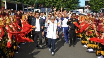 Ratusan Pelajar Sambut Kirab Obor Asian Games 2018